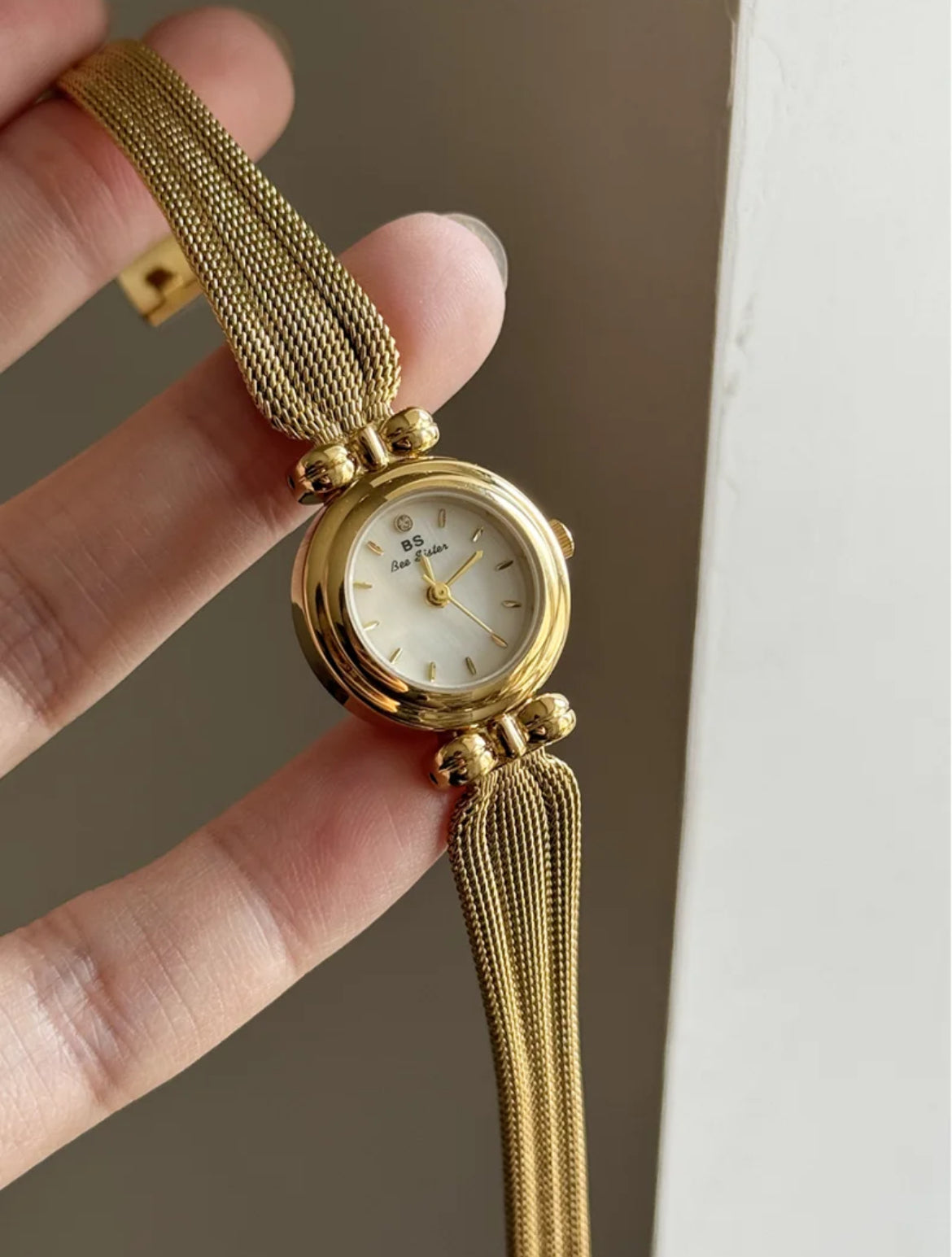 Vintage Gold/Silver Round Face Bracelet Watch for Women