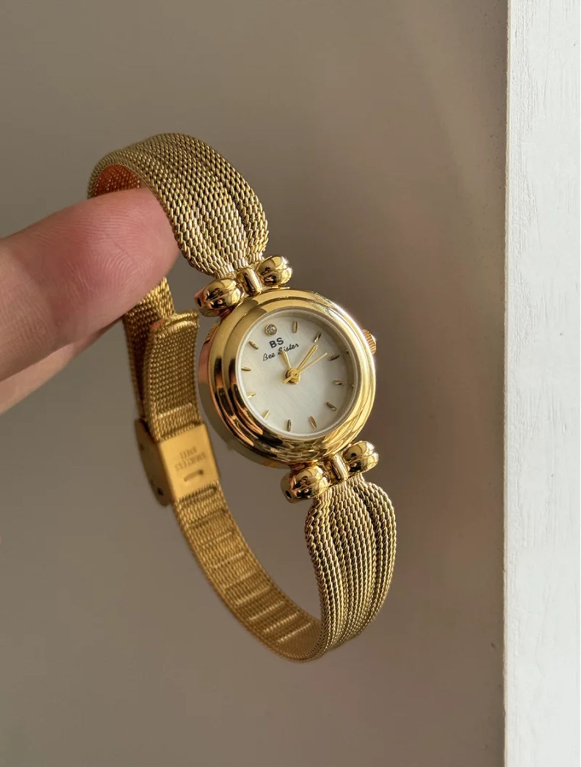 Vintage Gold/Silver Round Face Bracelet Watch for Women
