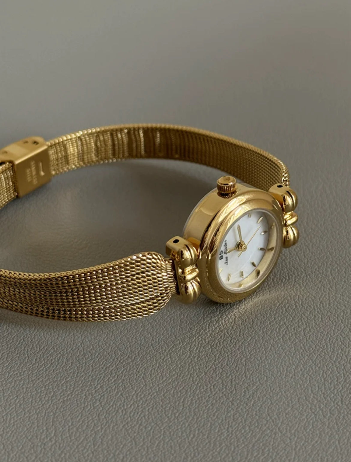 Vintage Gold/Silver Round Face Bracelet Watch for Women