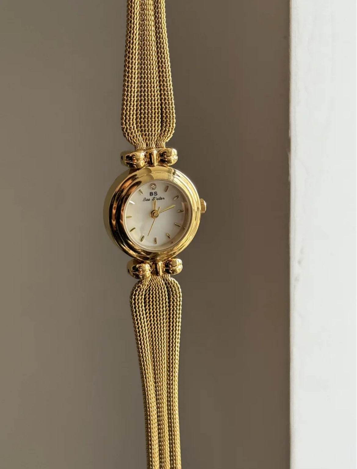 Vintage Gold/Silver Round Face Bracelet Watch for Women