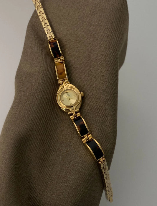 Amber Design Round Dial Bracelet Watch
