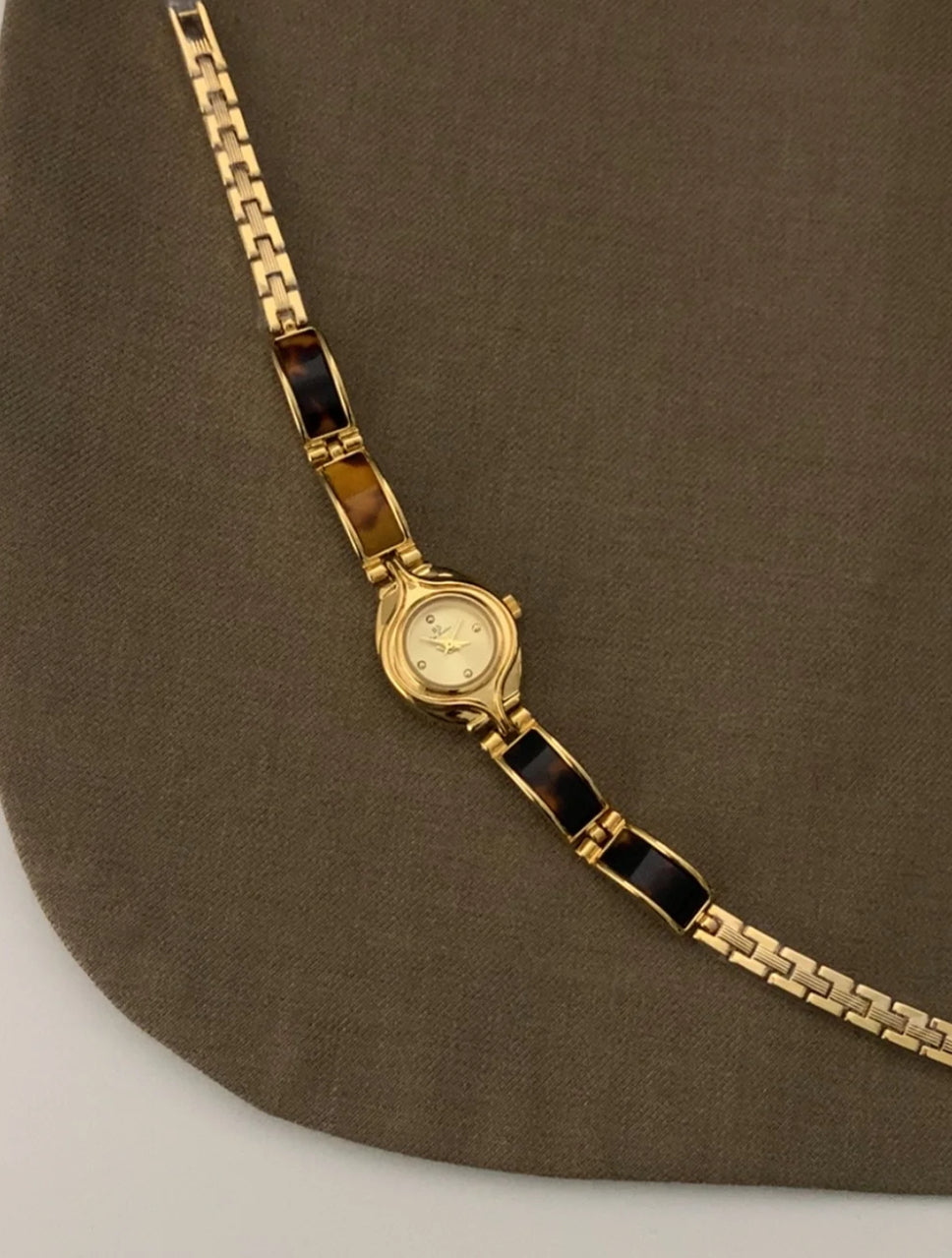 Amber Design Round Dial Bracelet Watch
