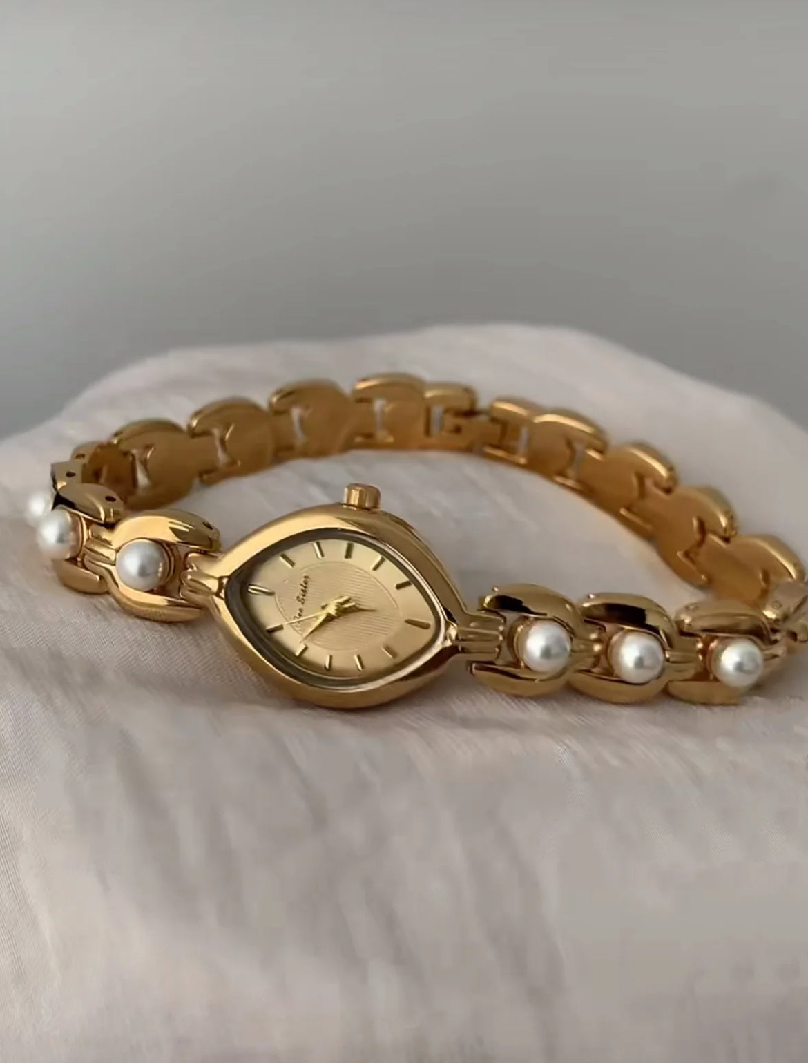 Pearl Drop Oval Dial Gold Quartz Bracelet Watch