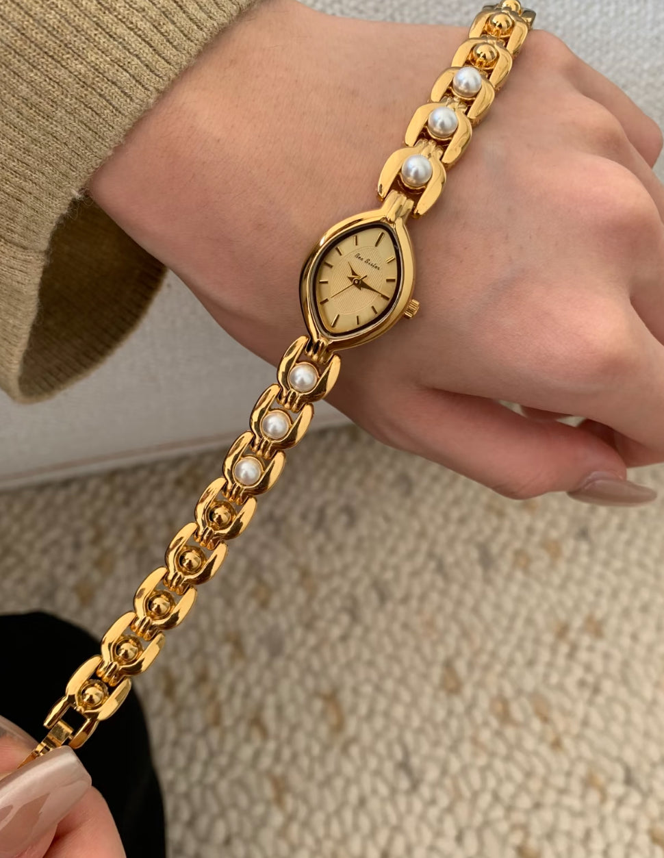 Pearl Drop Oval Dial Gold Quartz Bracelet Watch