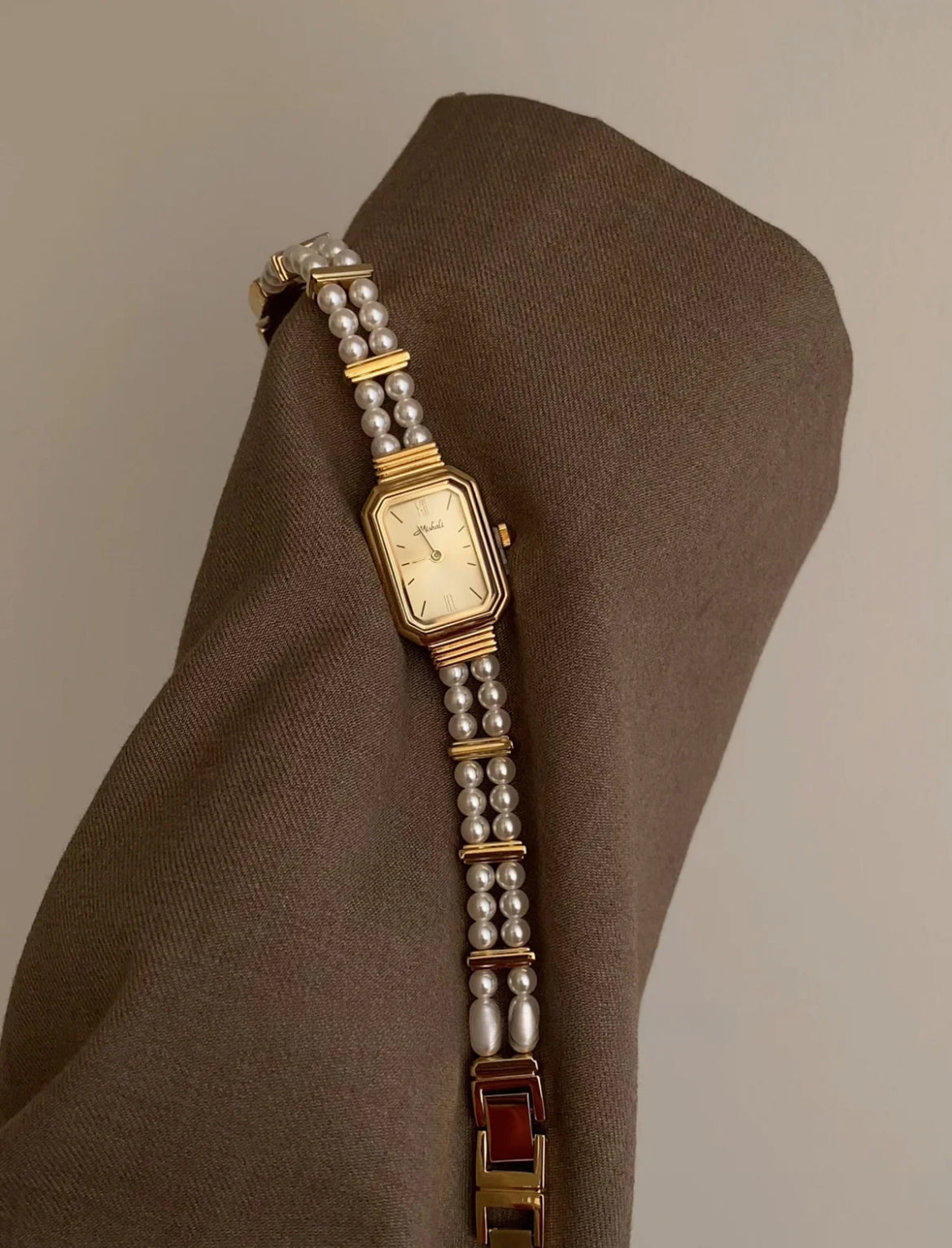 Dainty Mother of Pearl Oval Face Pearl Chain Ladies Watch
