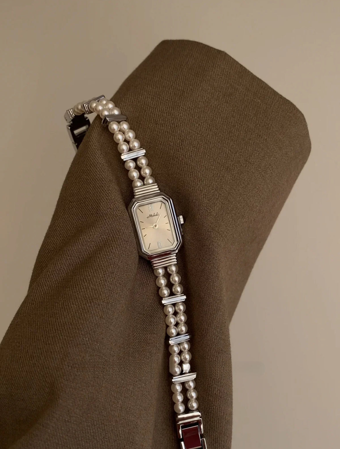 Dainty Mother of Pearl Oval Face Pearl Chain Ladies Watch