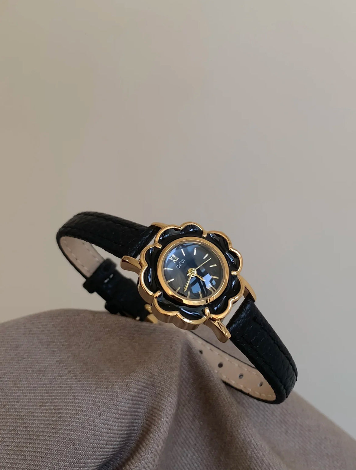 Vintage Flower Shape Cute Women's Watch