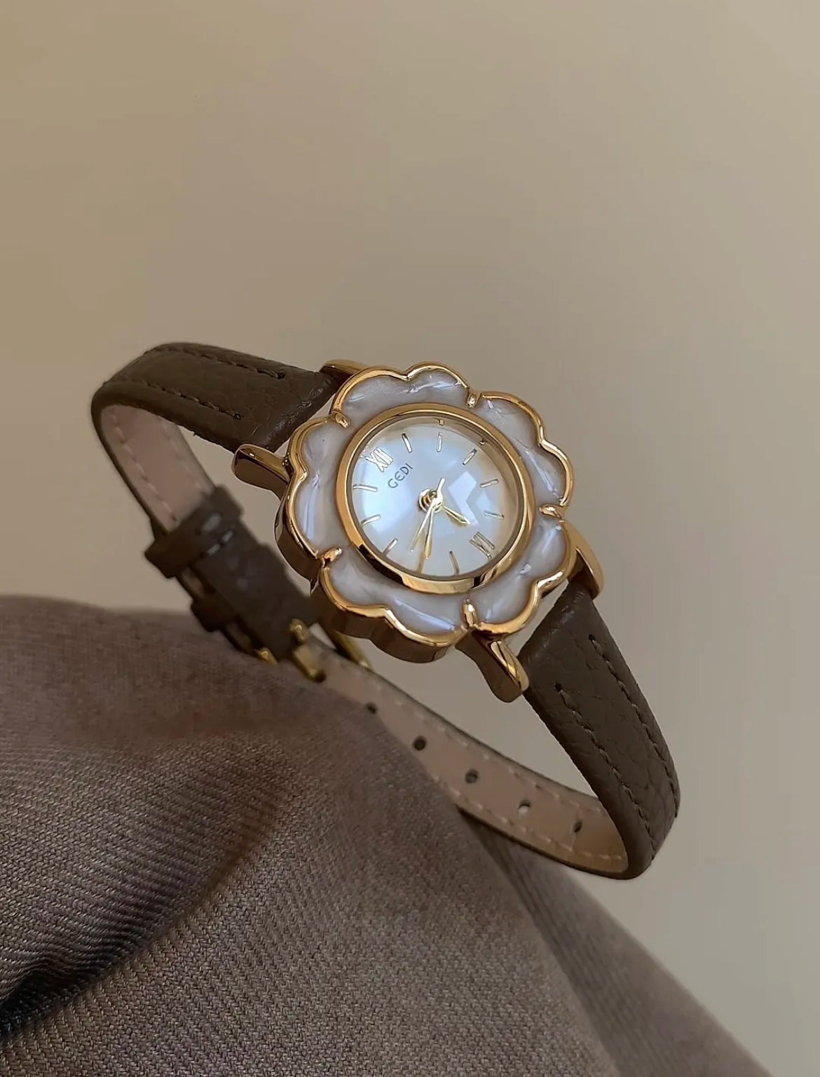 Vintage Flower Shape Cute Women's Watch
