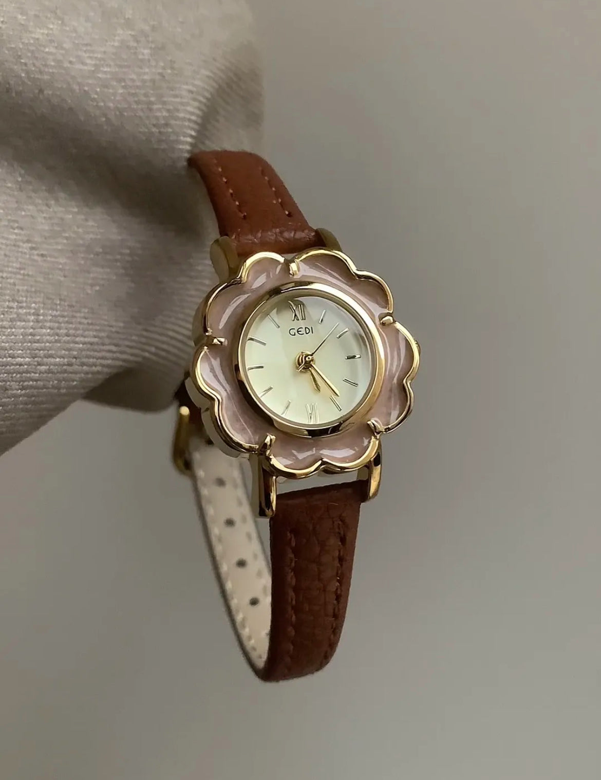 Vintage Flower Shape Cute Women's Watch