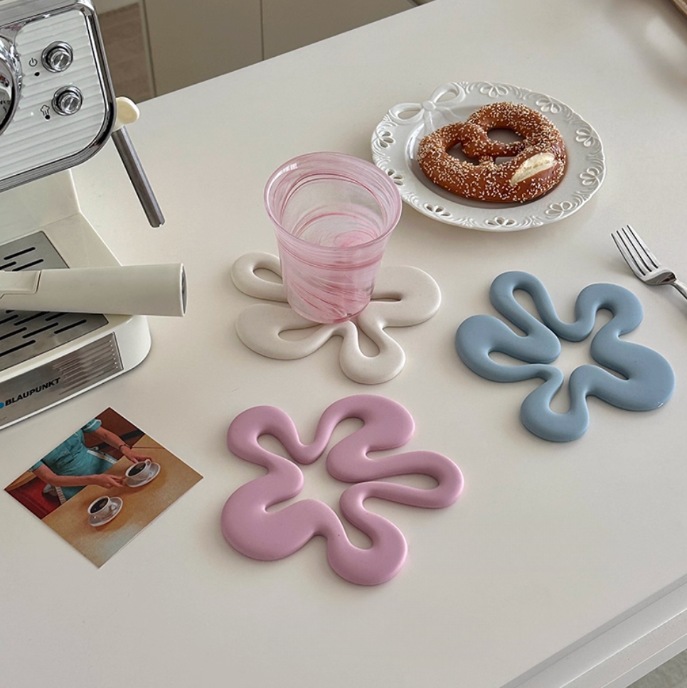 Irregular Flower Shape Coasters Skid Insulation Cup Mat, Reusable Kitchen Dishes Accessories, Table Protector