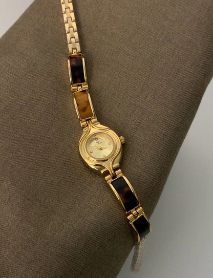 Amber Design Round Dial Bracelet Watch